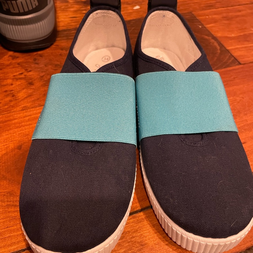 Never worn - jacadi boys’ size 3 / eu 34 slip on sneakers.